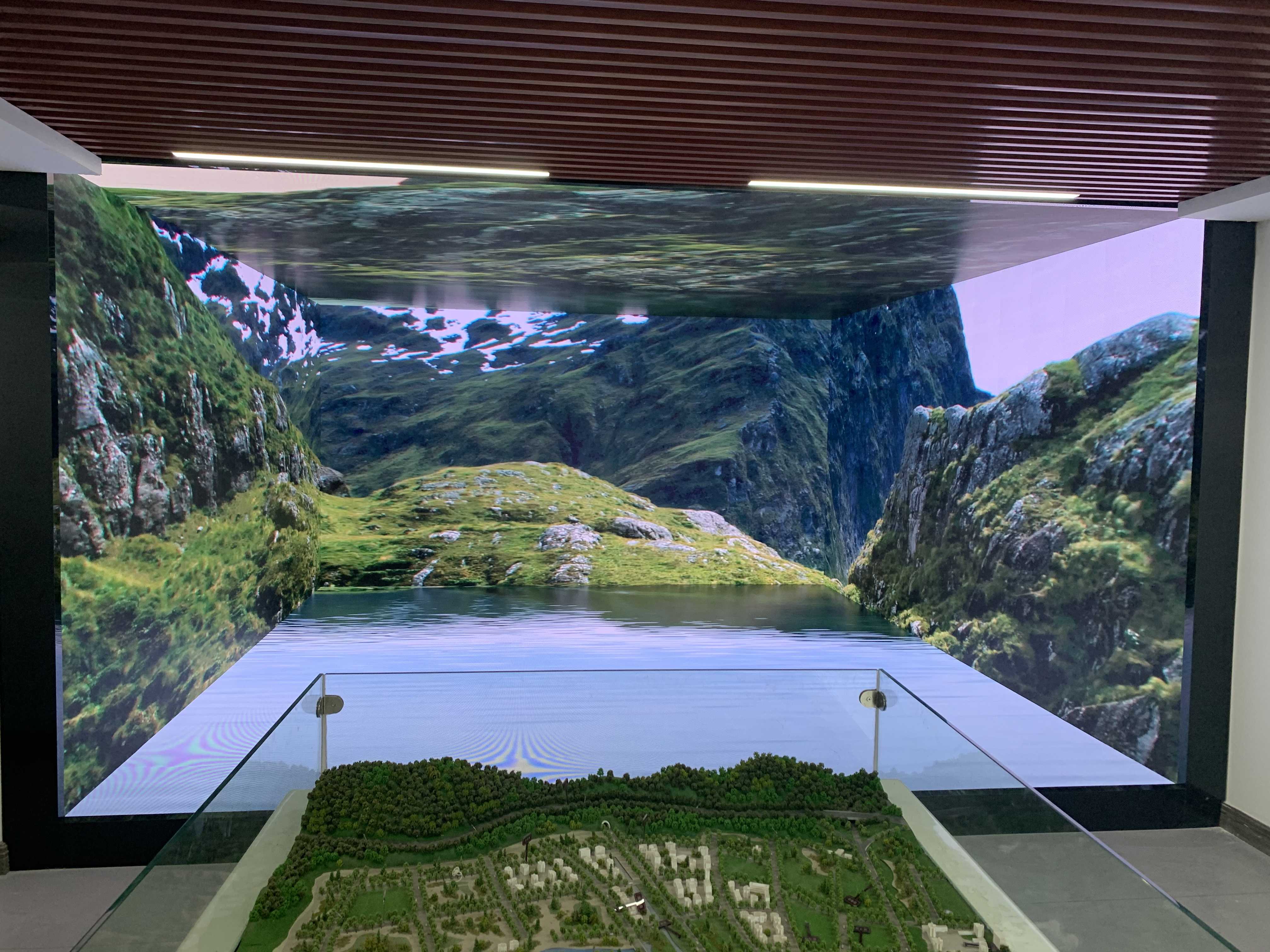 中建海龍展廳五面屏項(xiàng)目，沉浸式顯示屏，正面P2（4.16x2.24）左面P2（4.48x2.24）右面P2（4.48x2.24）天花P2（4.16x4.48）地面P2.5（4.16x4.48）